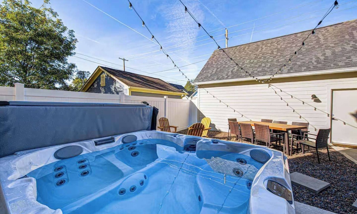 Fall Creek Place House | Stylish 4BR | Hot Tub | Patio | Firepit | Near DT