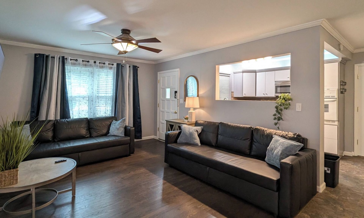 Overland Park House | Stylish Ranch in OP - Quiet - Great location