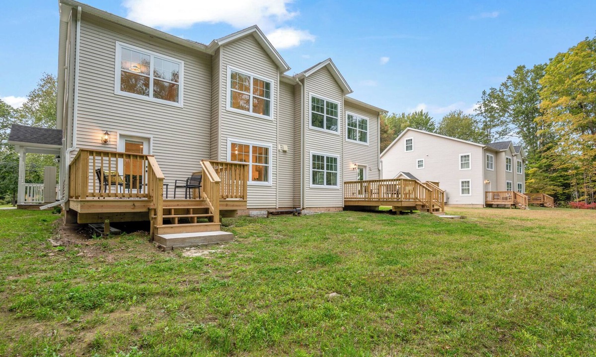 Bloomfield House | Stylish Townhome | Perfect for Family Gatherings & Events