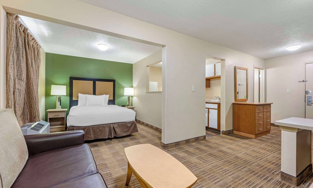Jeffersontown Hotel | Suburban Studios Louisville East