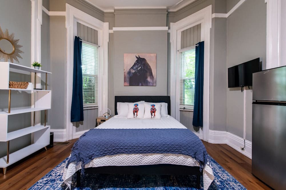 Smoketown Jackson Apartment | Suite near downtown Louisville, KY · Suite II