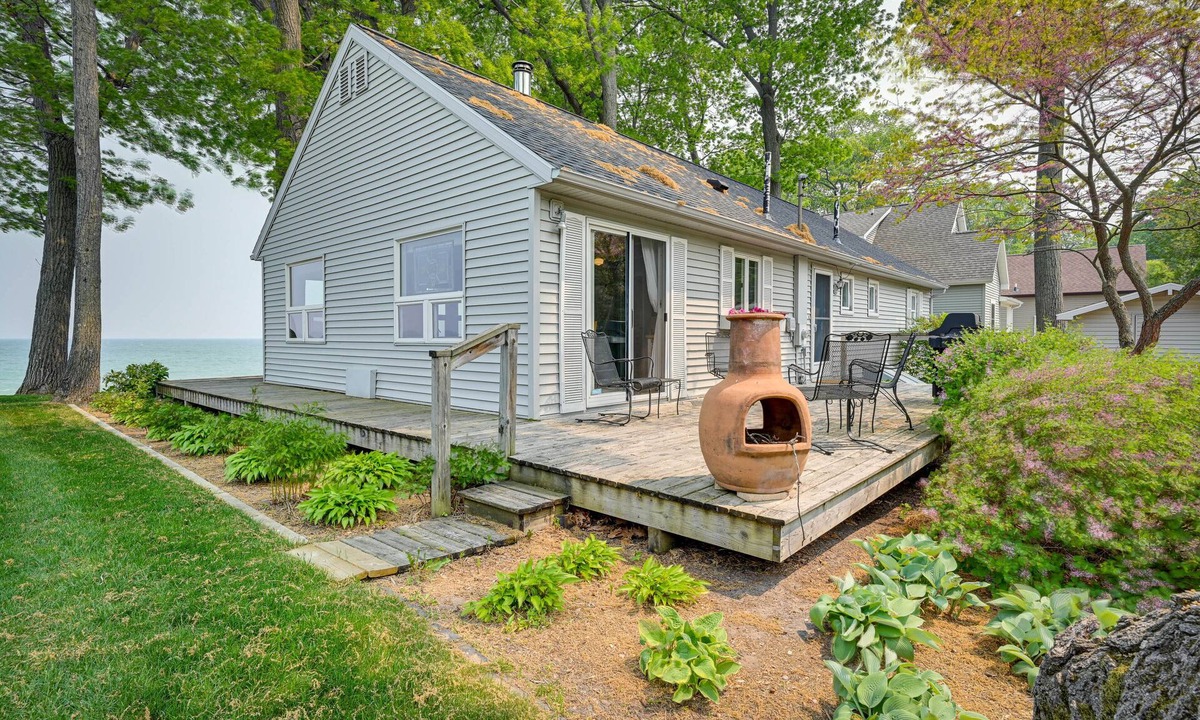 Tawas City Cottage | 'Summer Place' A Vibrant Rental on Lake Huron