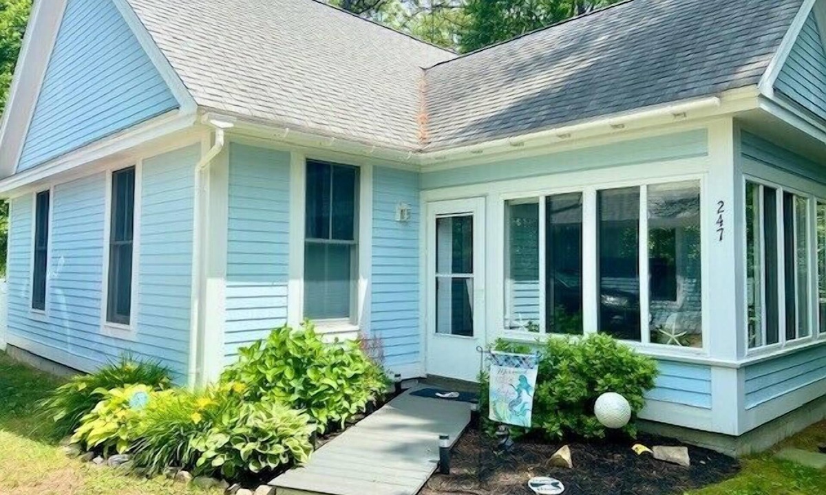 Summer Village Cottage | Summer Village fully furnished 2 BR cottage, heated pools, wifi