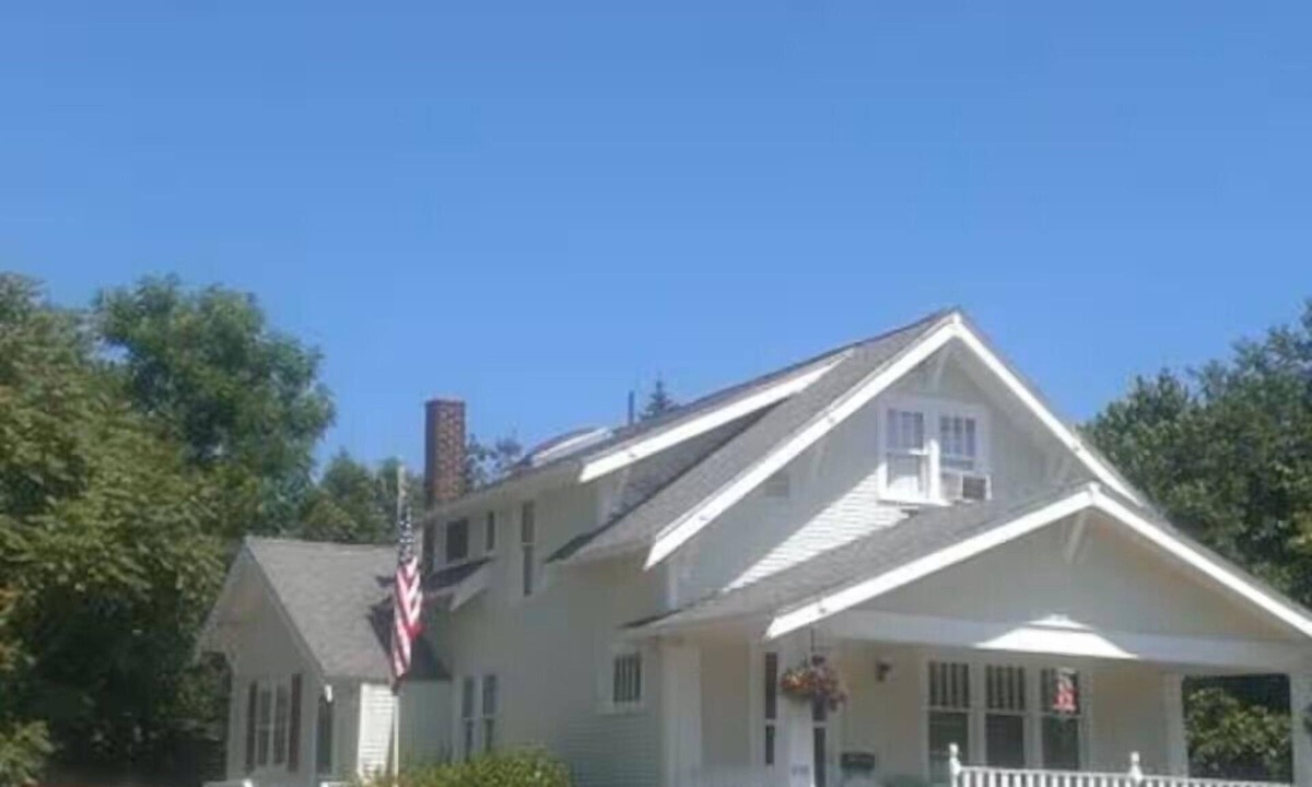 Grand Haven House | Sunday - Sunday Rent in Summer! August 16-23 available!