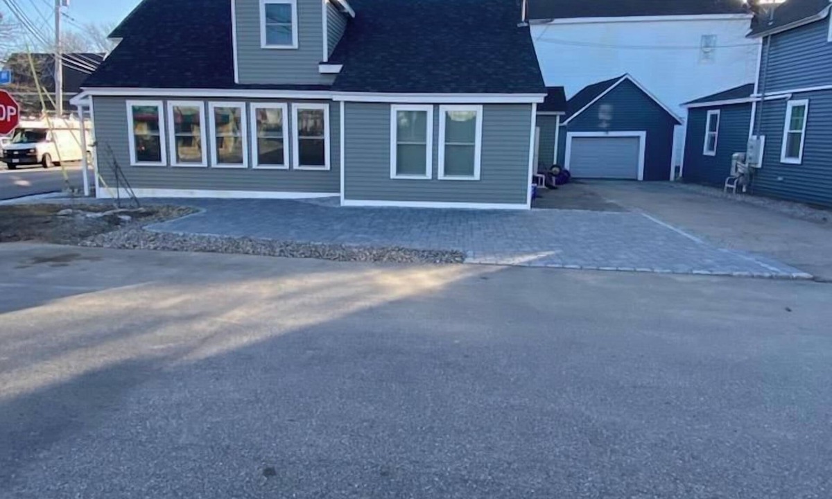 Ocean Park Cottage | Sunny and spacious beach home, just a minute to the beach!