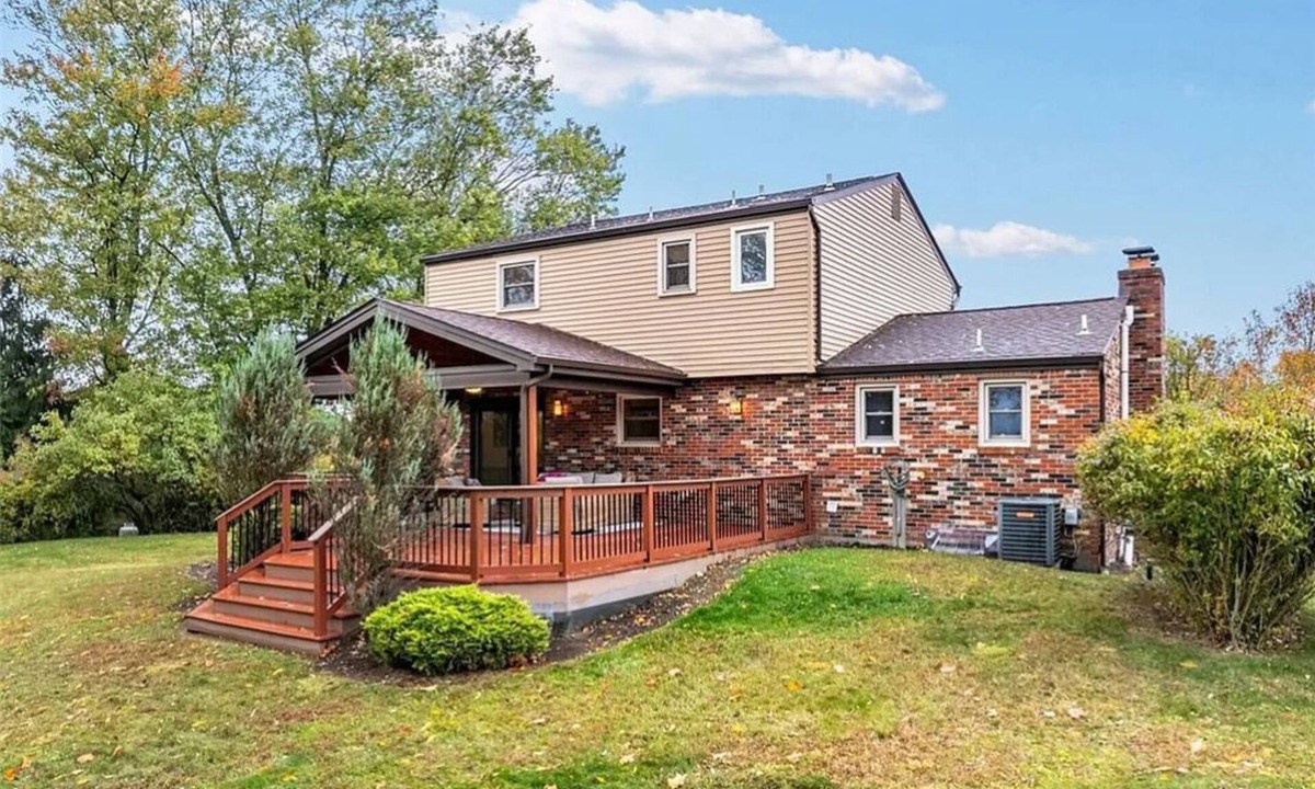 Bethel Park House | Sunrise AND Sunset Views - Serene, Cozy & Private House w/ Open Floor Plan