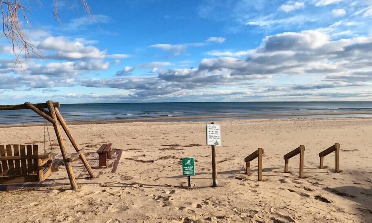 Oscoda Condo | Sunrise Beach Oscoda - Lake Huron | Condo |Sleeps 8 | 3BR/2BA | Private Beach