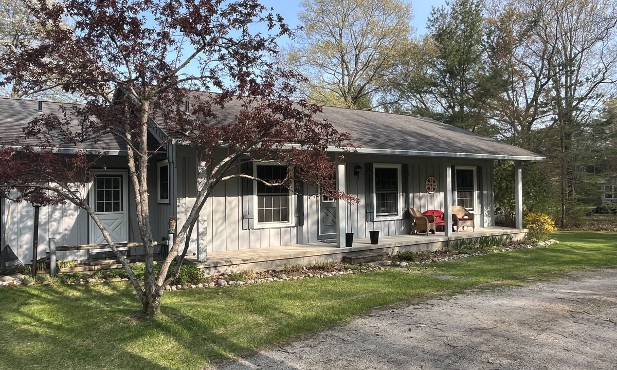Harrisville House | Sunrise Side Retreat - Sleeps 7