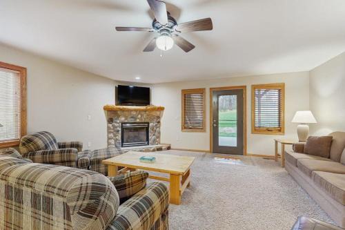 Arkdale House | Sunset Condominiums: The Retreat