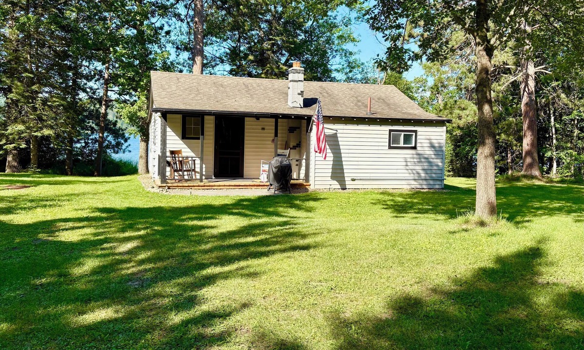 Remer Cabin | Sunset Haven in tranquil Remer with AC, WiFi. Enjoy a peaceful getaway!