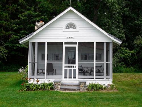 Howell House | Sunset Historic Cottage Seasonal
