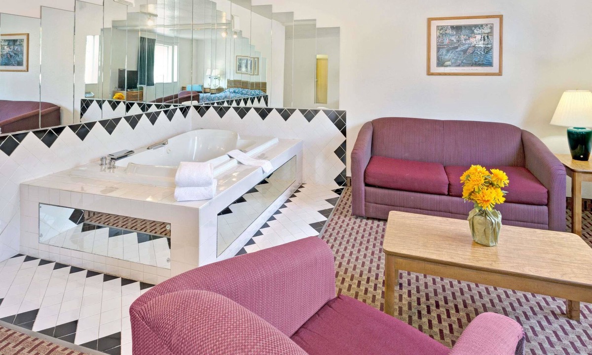Canonsburg Hotel | Super 8 by Wyndham Canonsburg/Pittsburgh Area