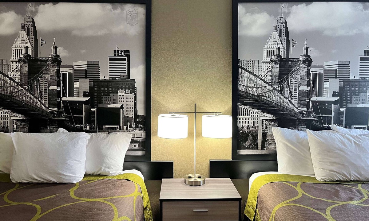 Harrison Hotel | Super 8 by Wyndham Harrison OH