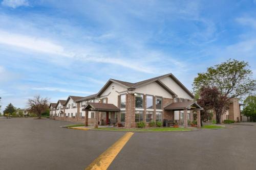 Longmont Hotel | Super 8 by Wyndham Longmont/Twin Peaks