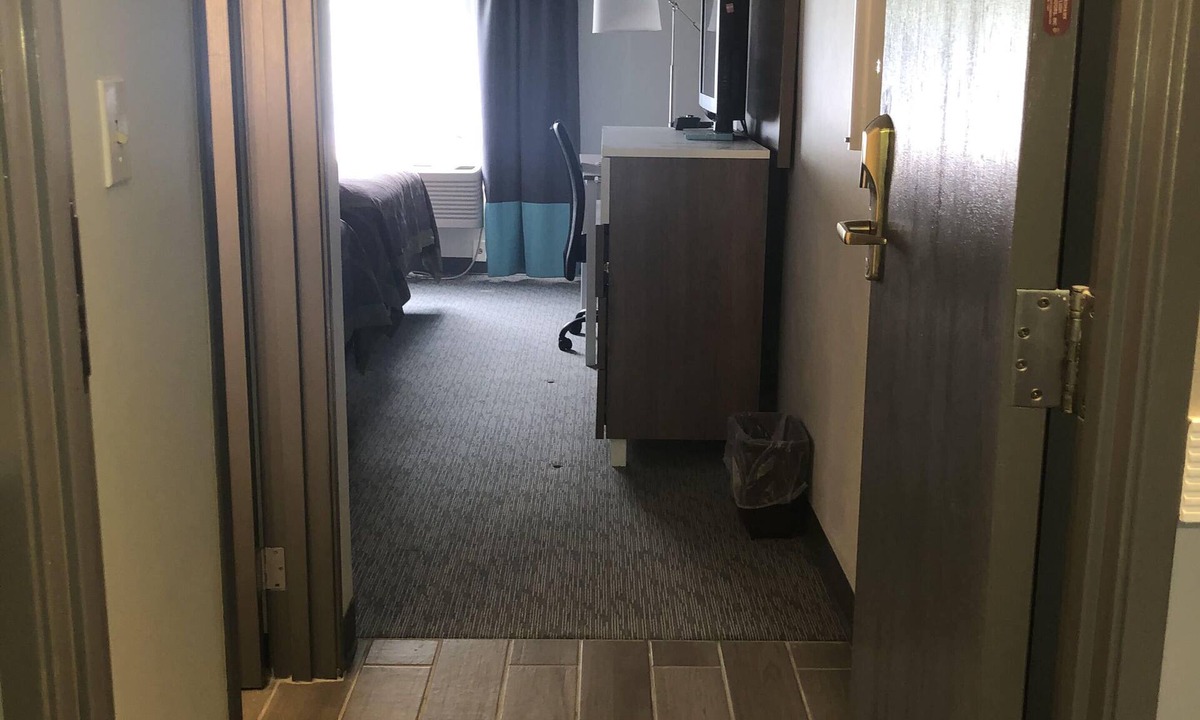Manchester Hotel | Super 8 by Wyndham Manchester Airport