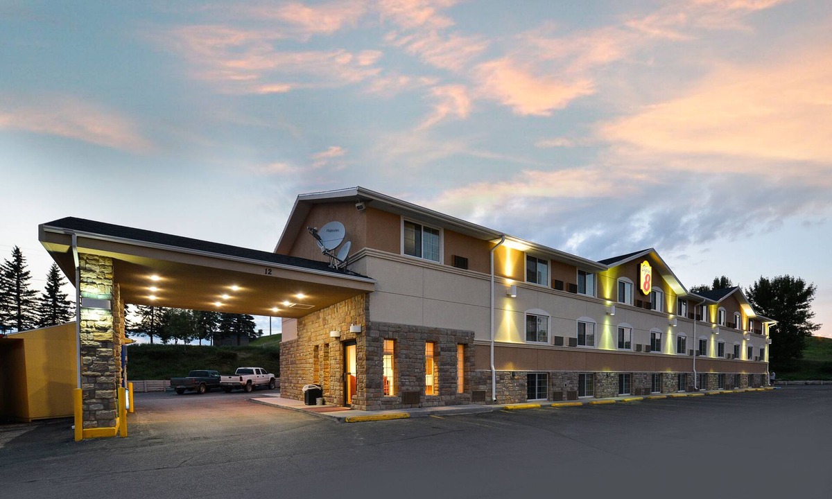 Minot Hotel | Super 8 by Wyndham Minot Airport