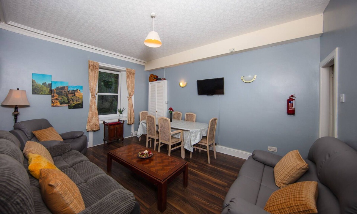 Bruntsfield Apartment | Super Central 4bedroom Apartment at the Meadows
