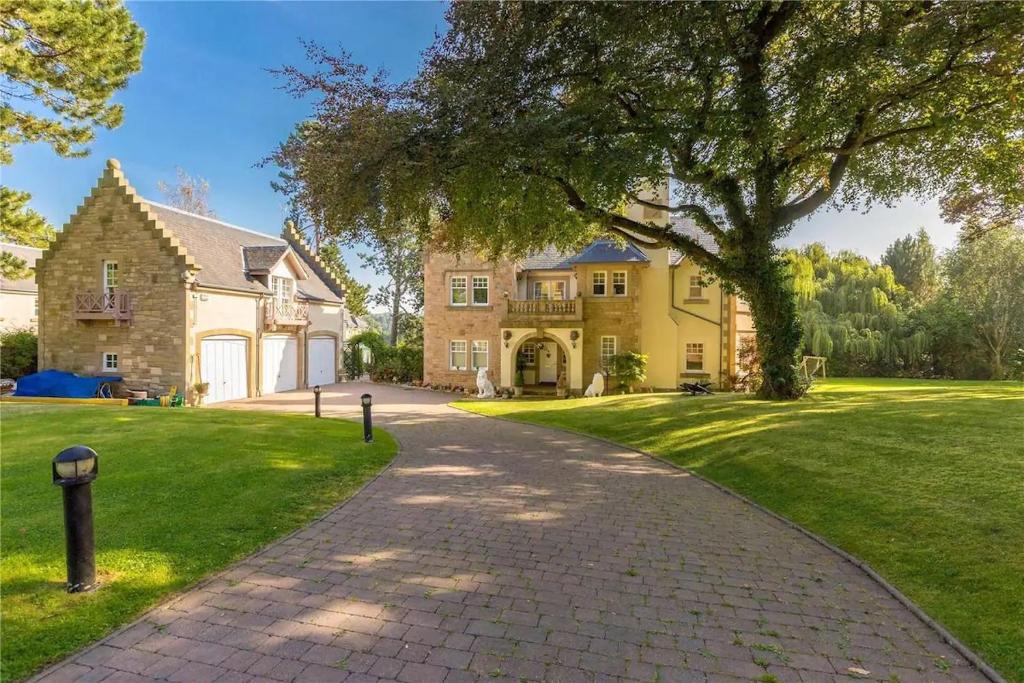 Inveresk House | Superb 5 bedroom Villa 16 mins from City Centre