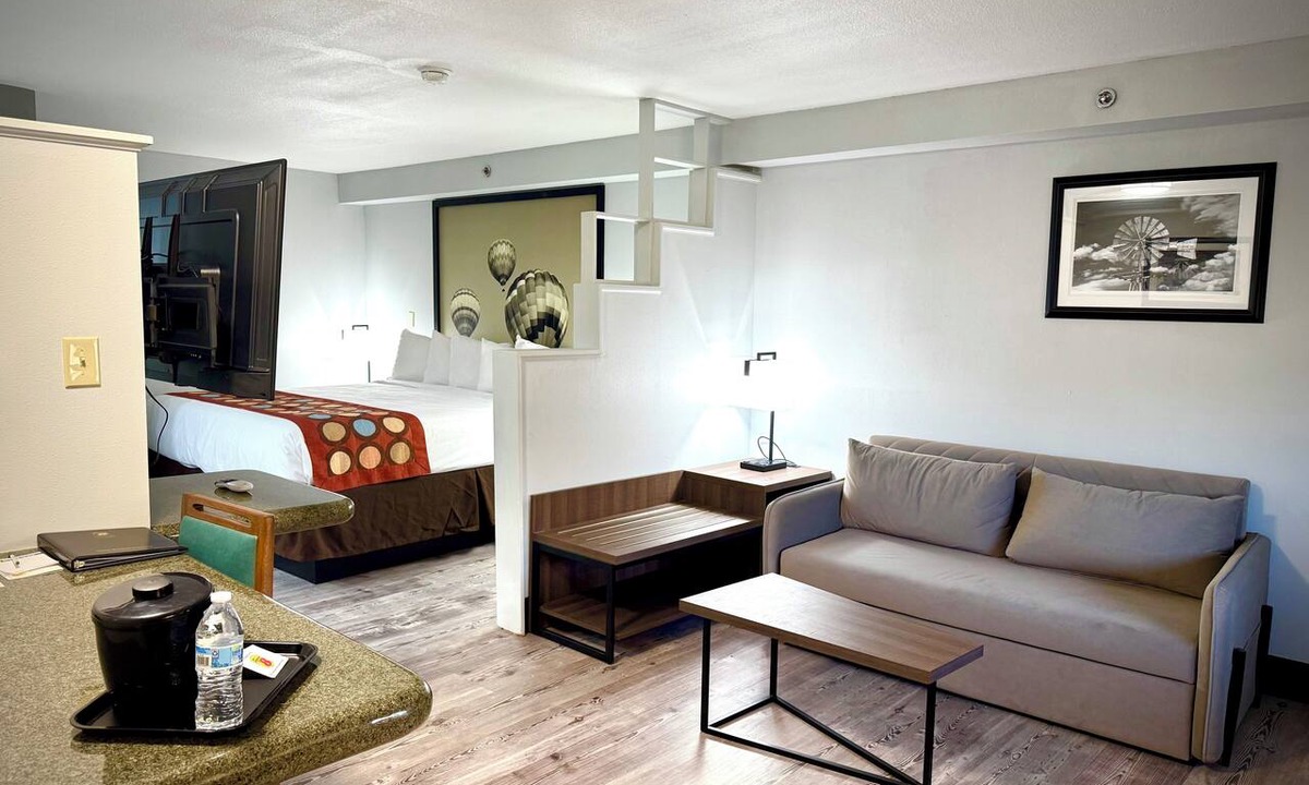 Clovis Hotel | SureStay Plus by Best Western Cannon A.F.B.