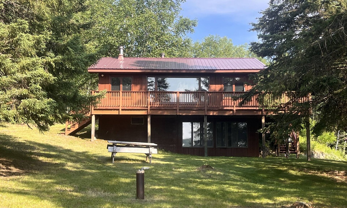 Crane Lake Cabin | Sweet Retreat Cabin on Crane Lake with onsite parking and Air Conditioned!