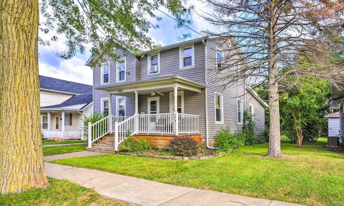 Port Clinton Cottage | 'Sweetwater Hideaway' - Blocks to Lake Erie!