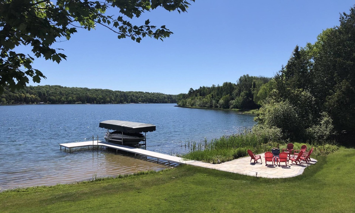 Traverse City House | Swim, Bike, Enjoy-3-bed, 4 bath lake front home in Traverse City #2025-09