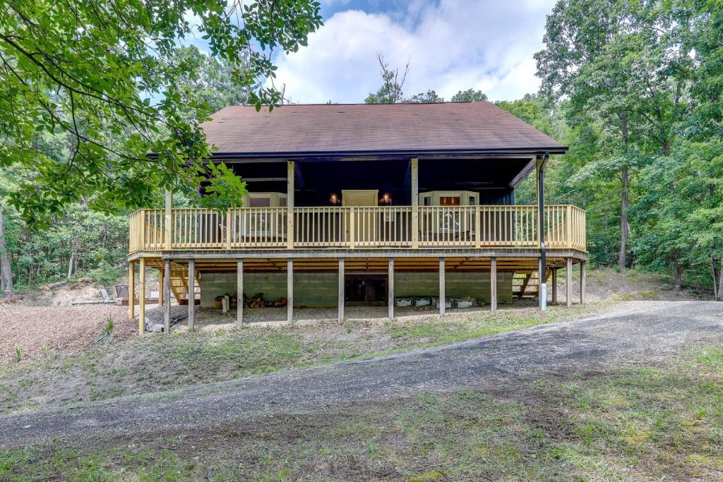 Calvin House | Swings, Fire Pit + Views: Shirleysburg Cabin!