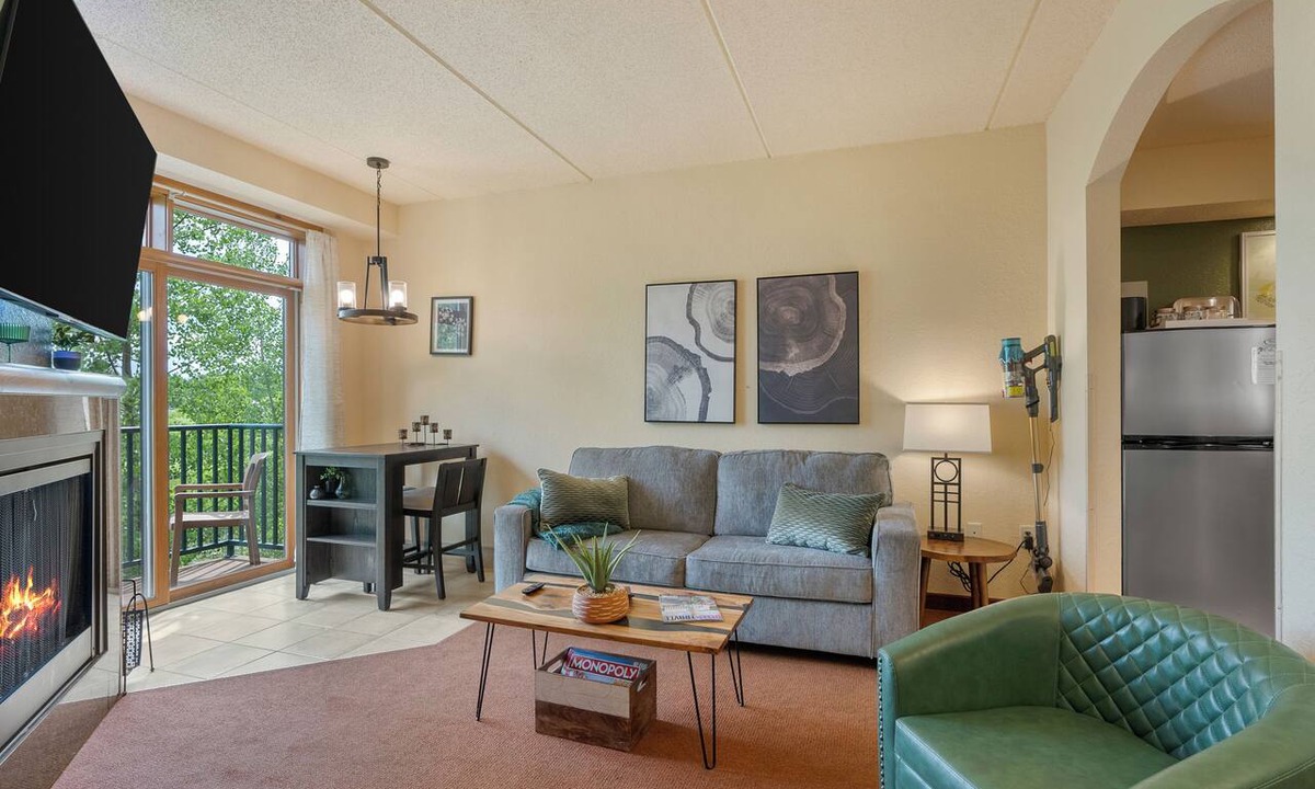 Wisconsin Dells Condo | Tee Time Terrace - Near Attractions, Golf Views and Hot Tub