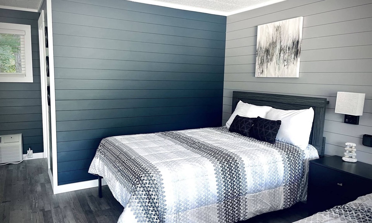 Roscommon Apartment | TeePee Room 12-Newly Renovated