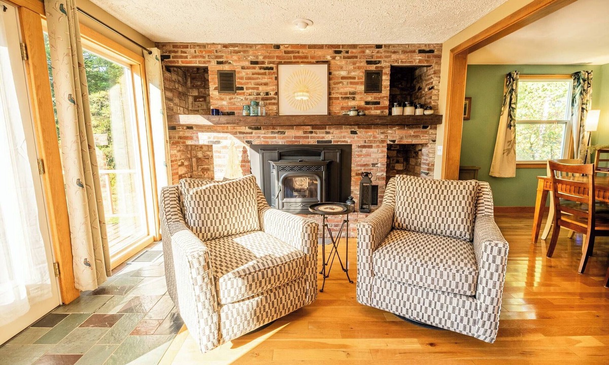 Kingfield House | The Adventure Abode: A Cozy Winter Family Retreat Close to Sugarloaf