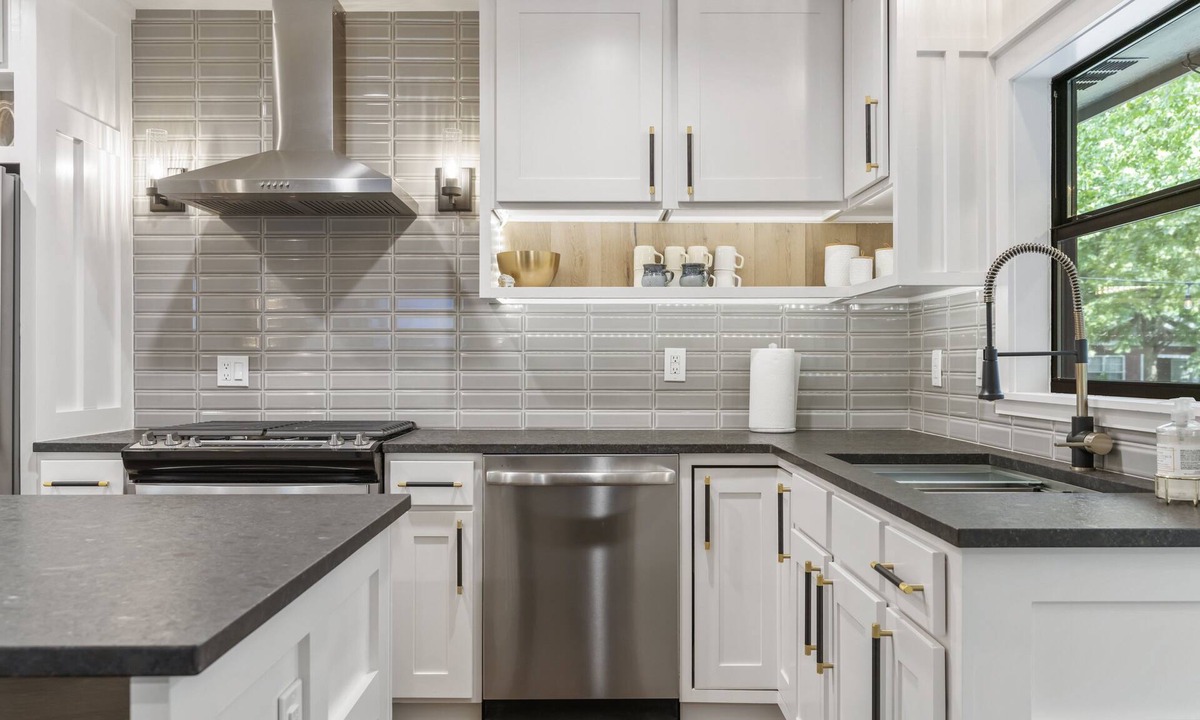 Tulsa House | The Artiste Downtown Bungalow. Renovated home in Historic Neighborhood.
