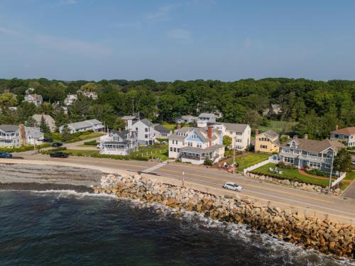 Kennebunk Hotel | The Beach House Inn