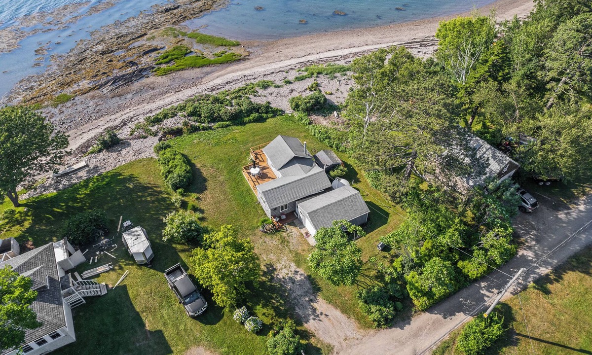 Mid-Coast and Islands Cottage | The Beach Pea 2 BR/1 BA Beachside bungalow feet from the Maine shore.