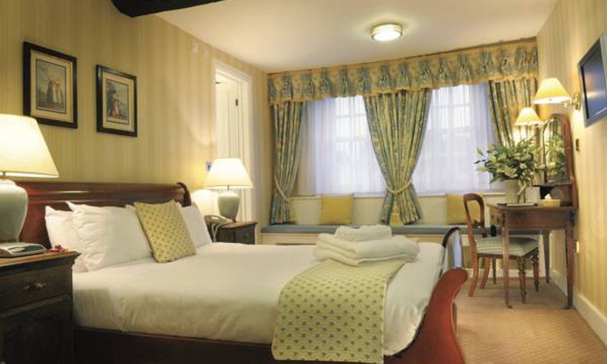 Devizes Hotel | The Bear Hotel
