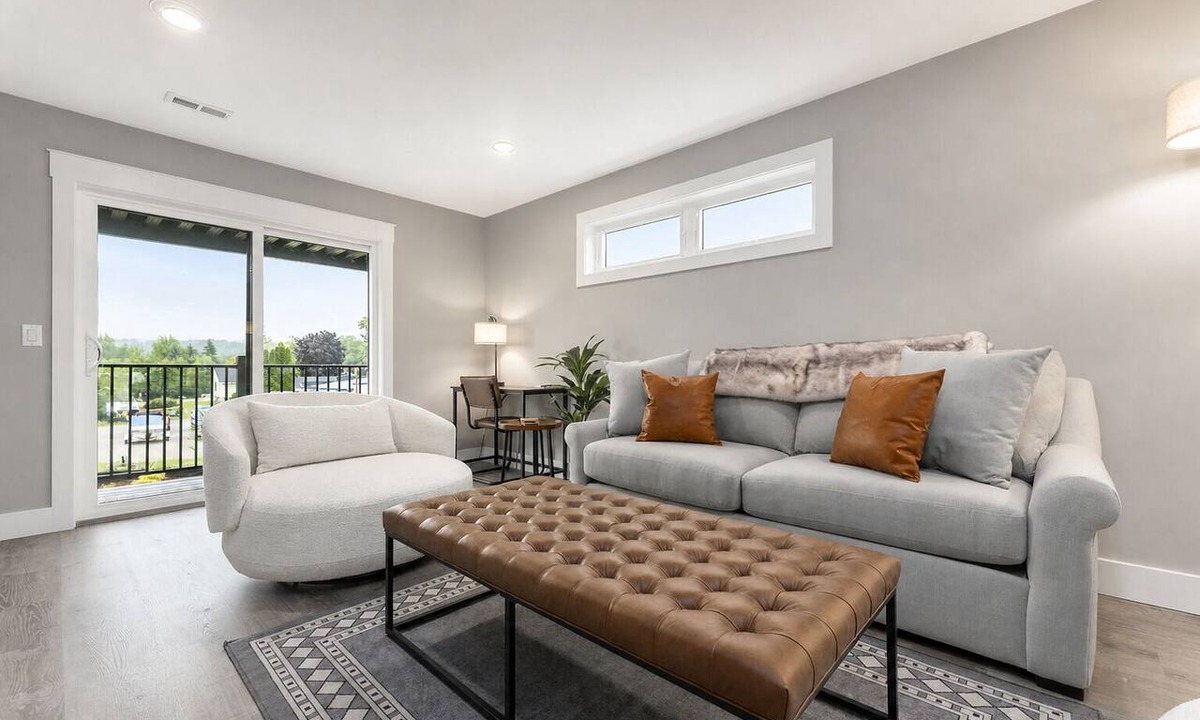 Lake Leelanau Condo | 🌲 The Birches ➠ Luxury Condotel in Downtown Lake Leelanau | U2
