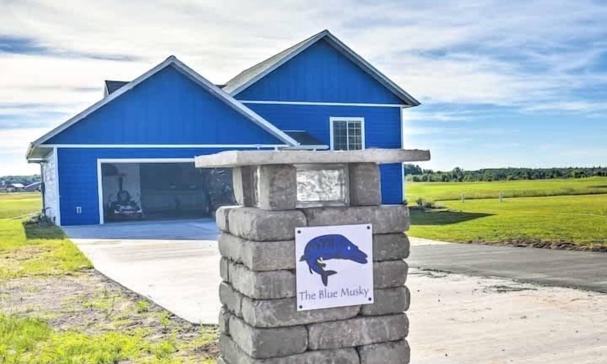 Hayward House | The Blue Musky - Hayward, WI