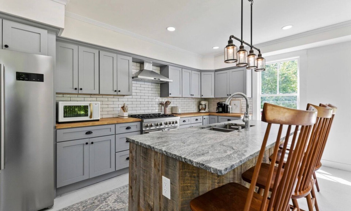 Sebago House | The Blueberry House - Spacious, Family & Pet-Friendly Retreat near Sebago Lake