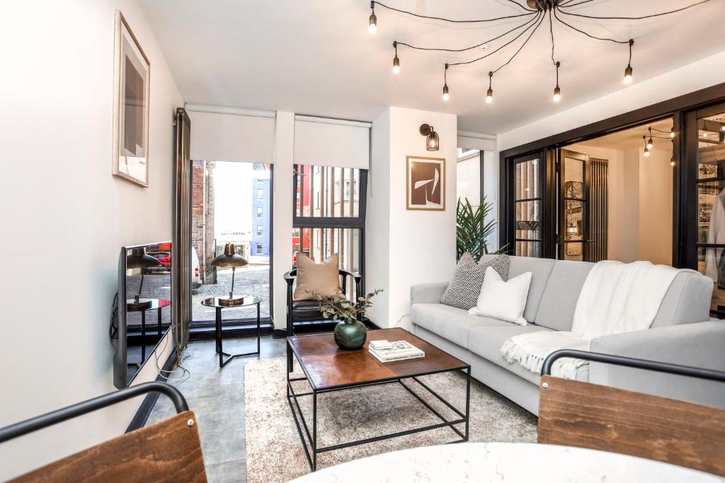 Old Town Apartment | The Brewers Rooms Contemporary Aparthotel