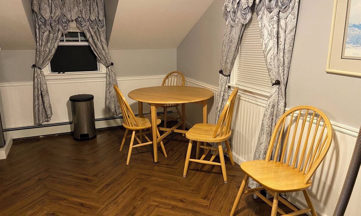 York Apartment | The Buoy House is a charming 2nd floor apartment in York close to beaches.