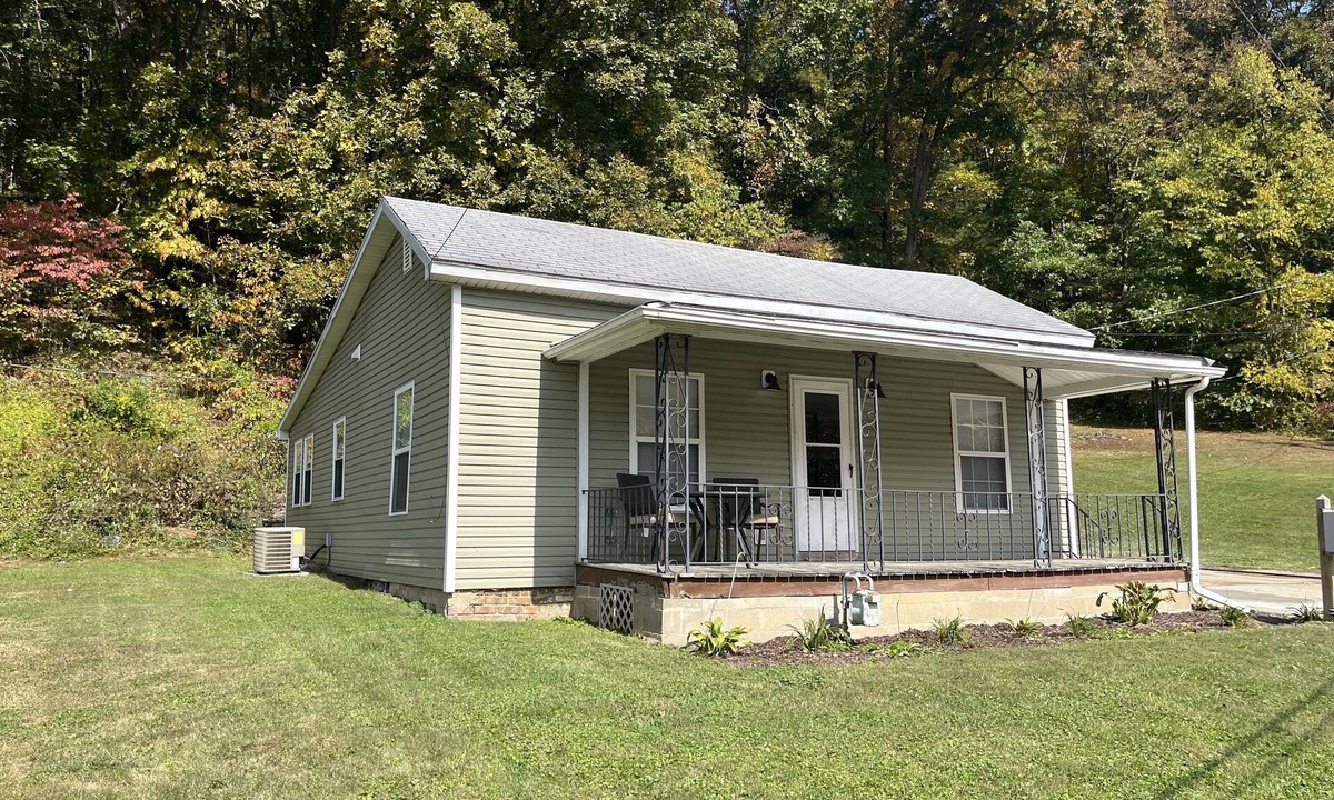 Nelsonville House | The Burr Oak Home in Hocking Hills