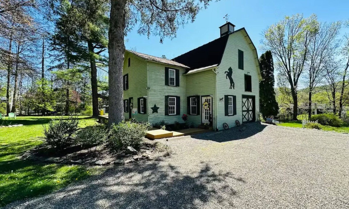 Hammondsport Apartment | The Carriage House w/Queen Bed