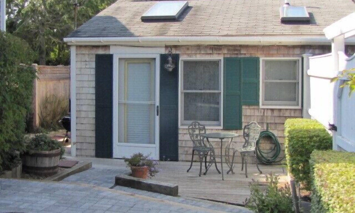 Provincetown Cottage | The charm of Old Cape Cod-free standing cottage