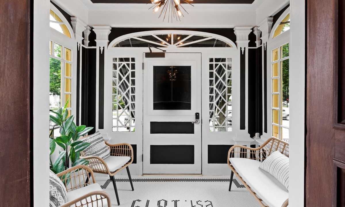 Salem Hotel | The Coach House