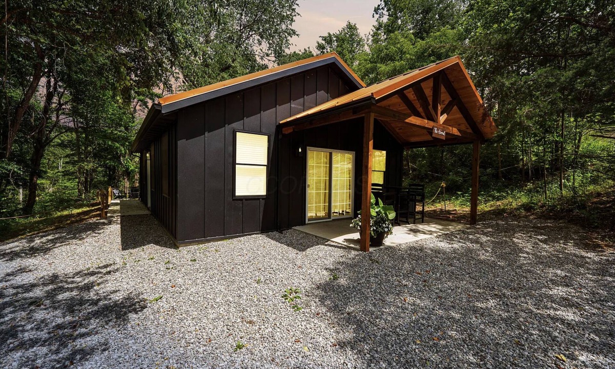 Creola Cabin | The Corral | Hocking Hills, EV Charger, Hot Tub