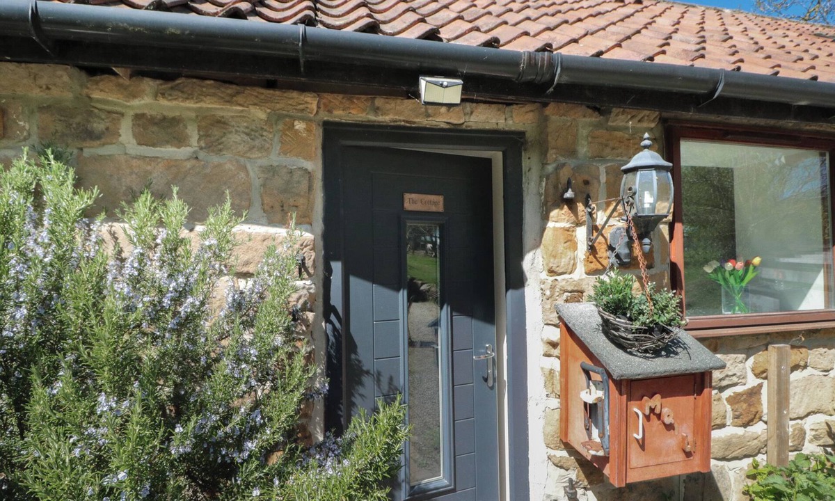 Carlton-in-Cleveland Cottage | THE COTTAGE, pet friendly, with open fire in Stokesley
