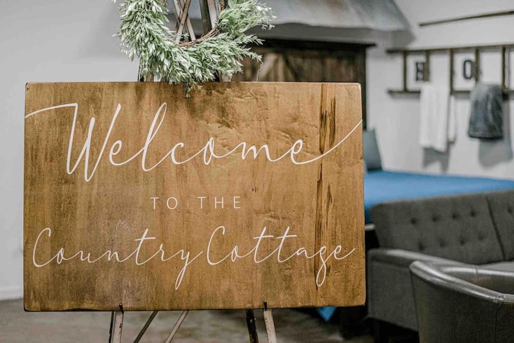 Amarillo House | The Country Cottage - Perfectly Located off I-40