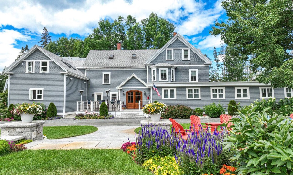 Hancock Point Bed & Breakfast | The Crocker House Country Inn (Rm 6)