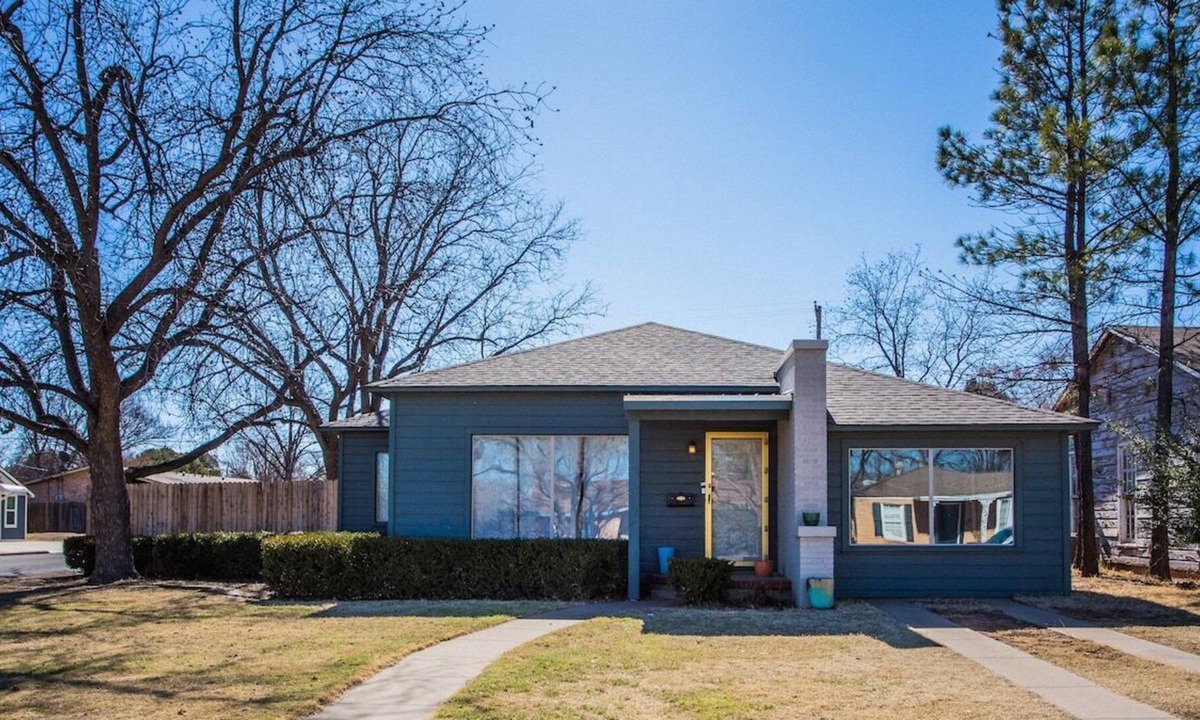 Heart of Lubbock House | The Cute Blue House!