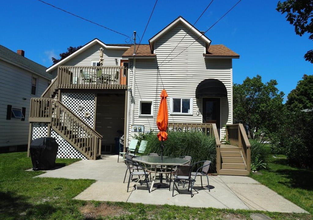 Frankfort Apartment | The Cute & Cozy - Upper Apt - Great Location!