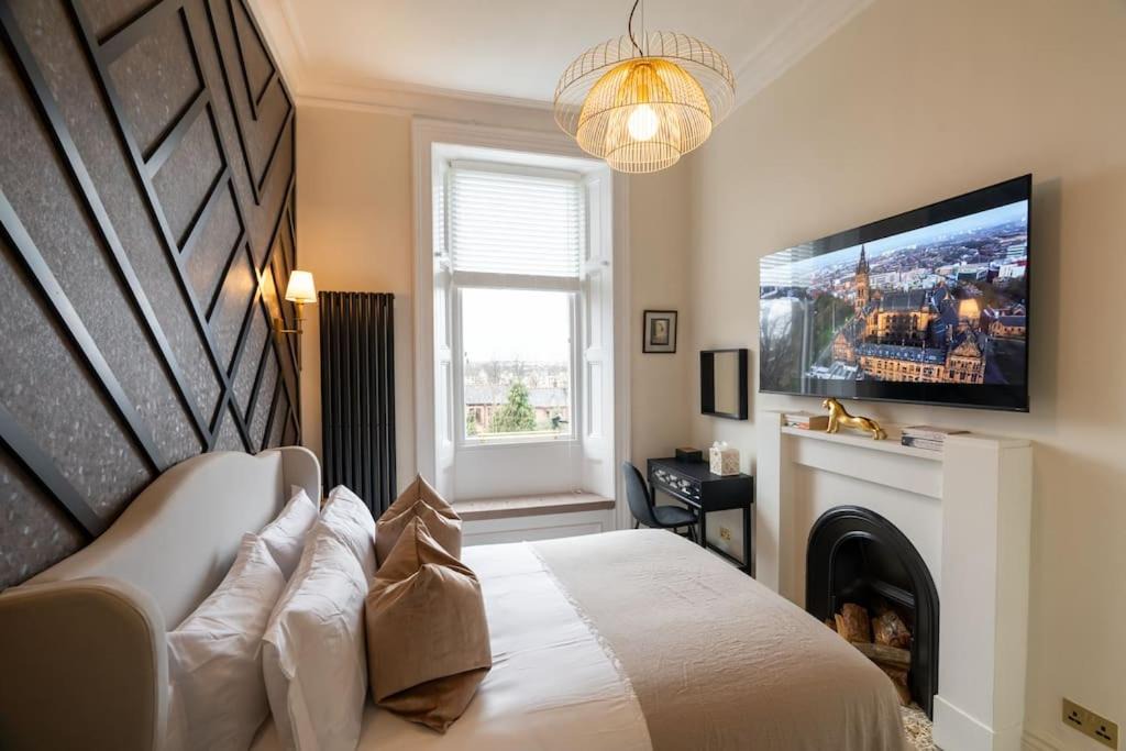 Dowanhill Apartment | The Devonshire Suite - Your 5 STAR West End Stay!